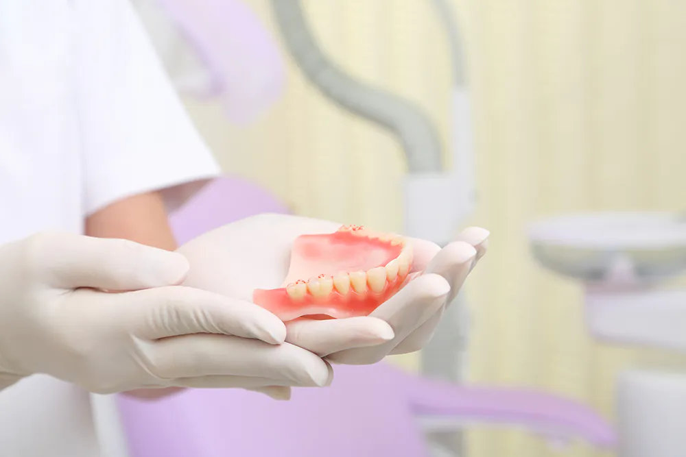 「入れ歯」は失った歯にする治療法